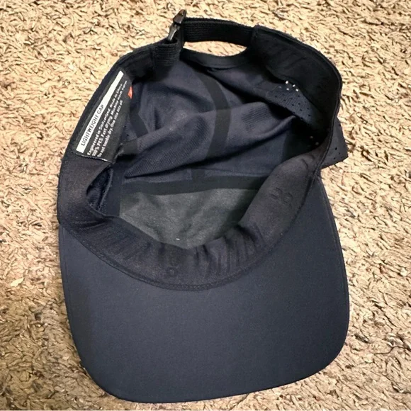 ON Running Lightweight Cap Special Edition - Picture 3 of 4